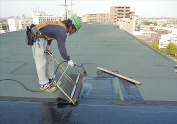 専用機器によるガムフェース敷設